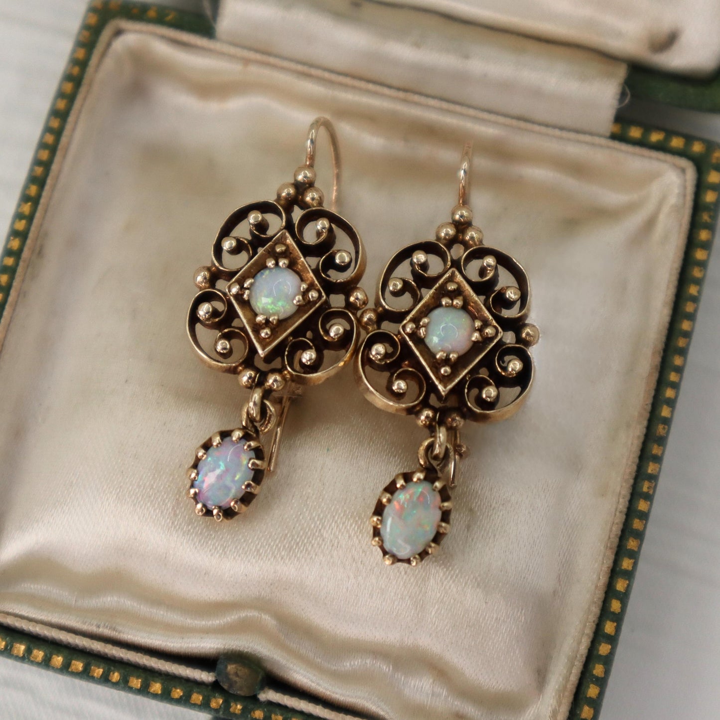 Vintage Opal 14k Yellow Gold Dangle Earrings