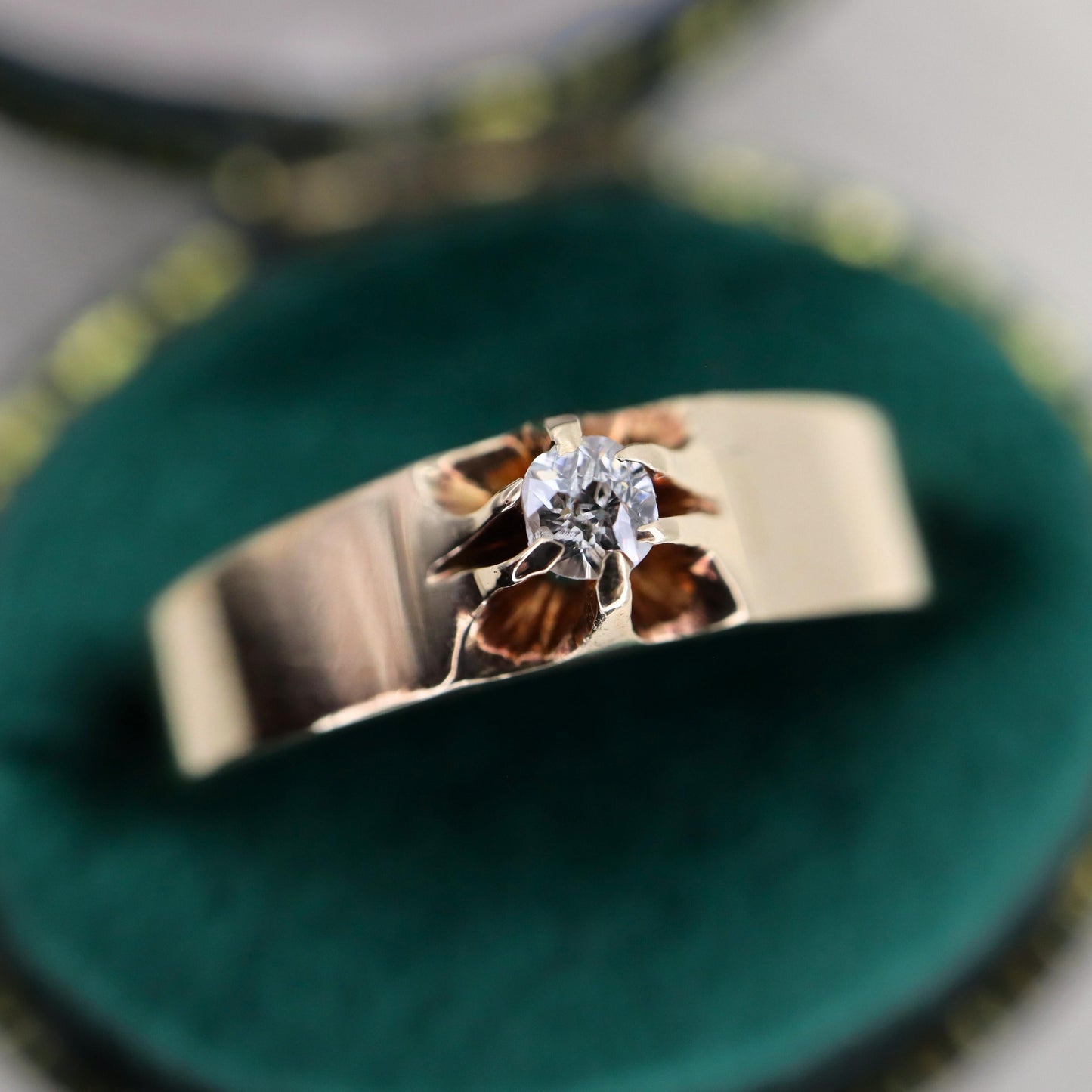 Retro English Diamond 14k Gold Band Ring