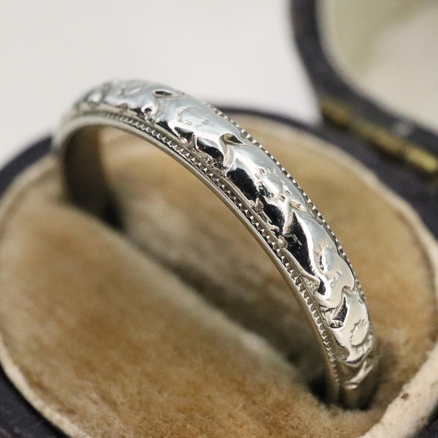 Art Deco 18k White Gold Engraved Band Ring