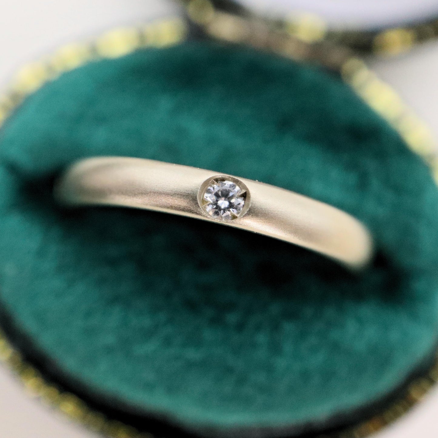 Vintage Italian Pomellato Lucciole Diamond 18k Yellow Gold Band Ring