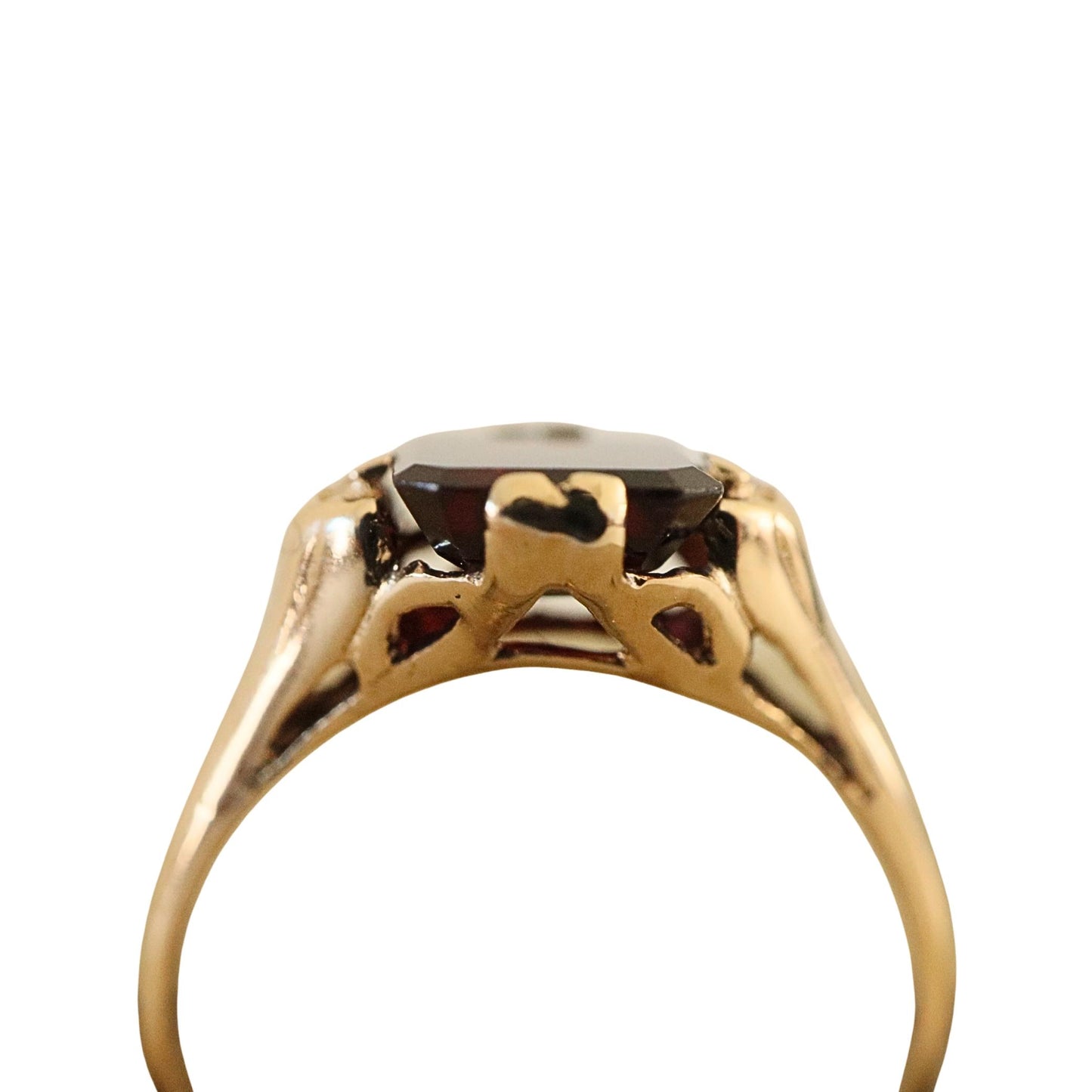 Vintage Garnet 10k Yellow Gold Solitaire Ring