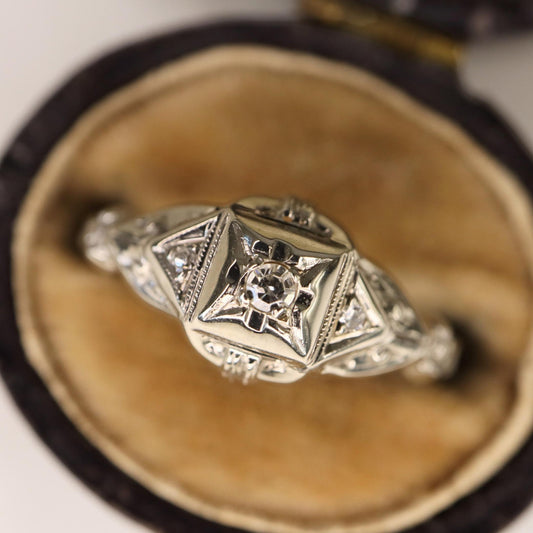 Art Deco Diamond 18k White Gold Ring
