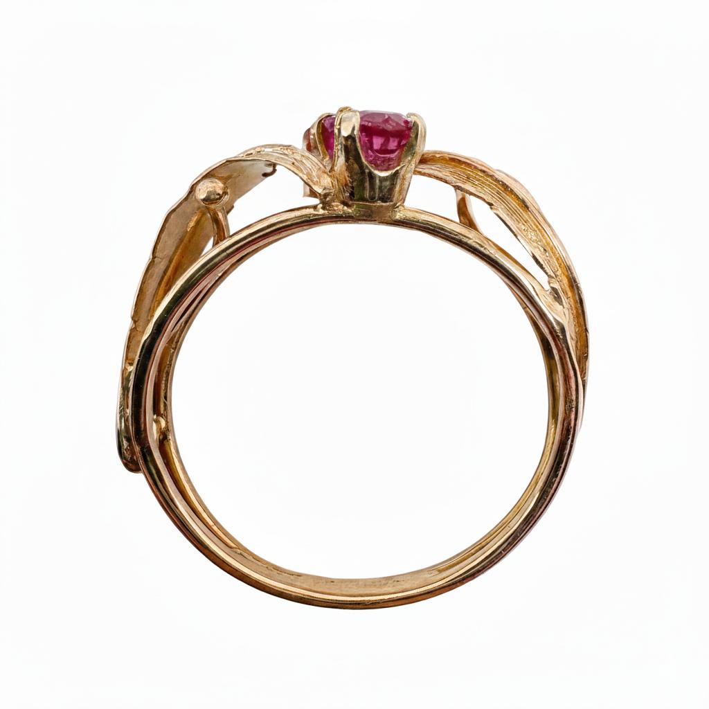 Vintage Ruby 18k Rose Gold Three Stone Ring