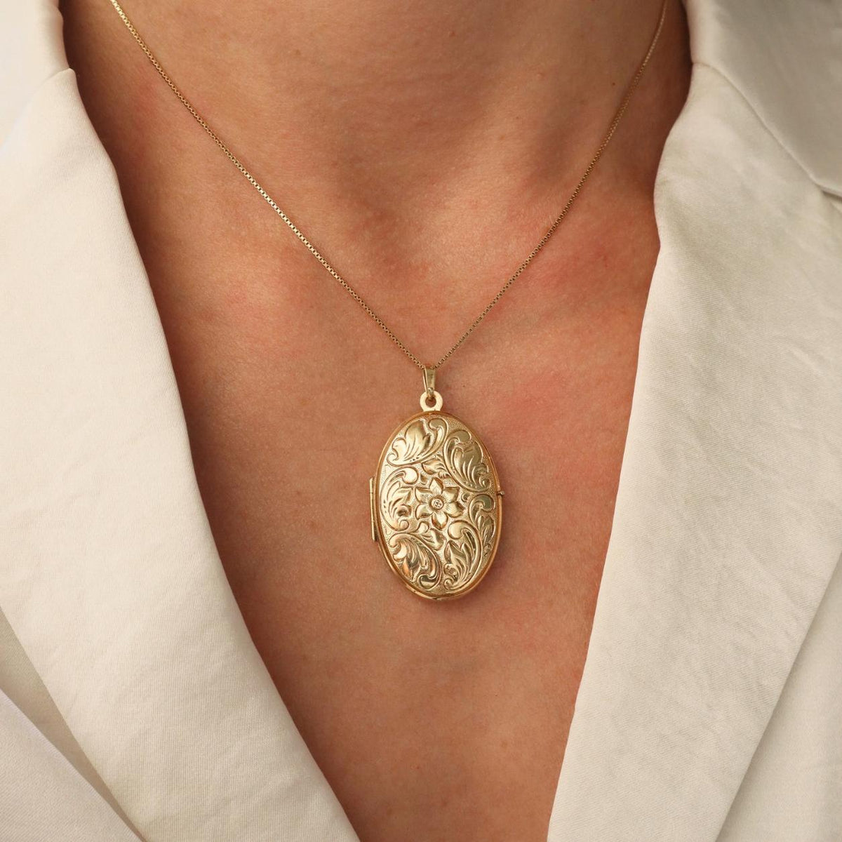 Mid Century 14k Yellow Gold Oval Locket