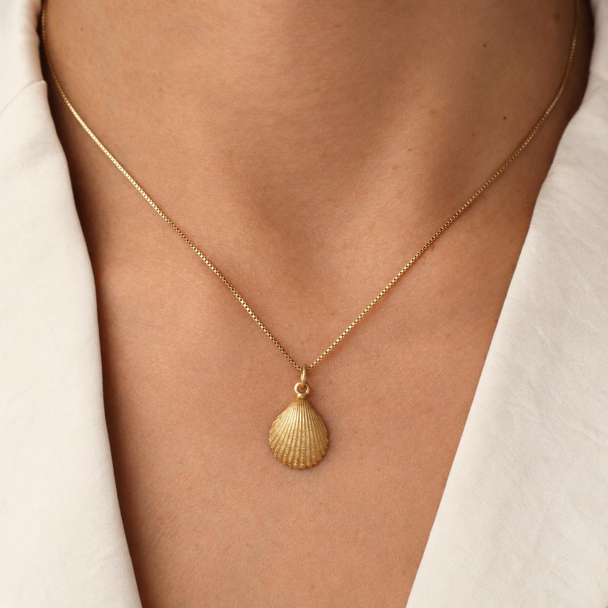 Vintage 14k Yellow Gold Shell Charm