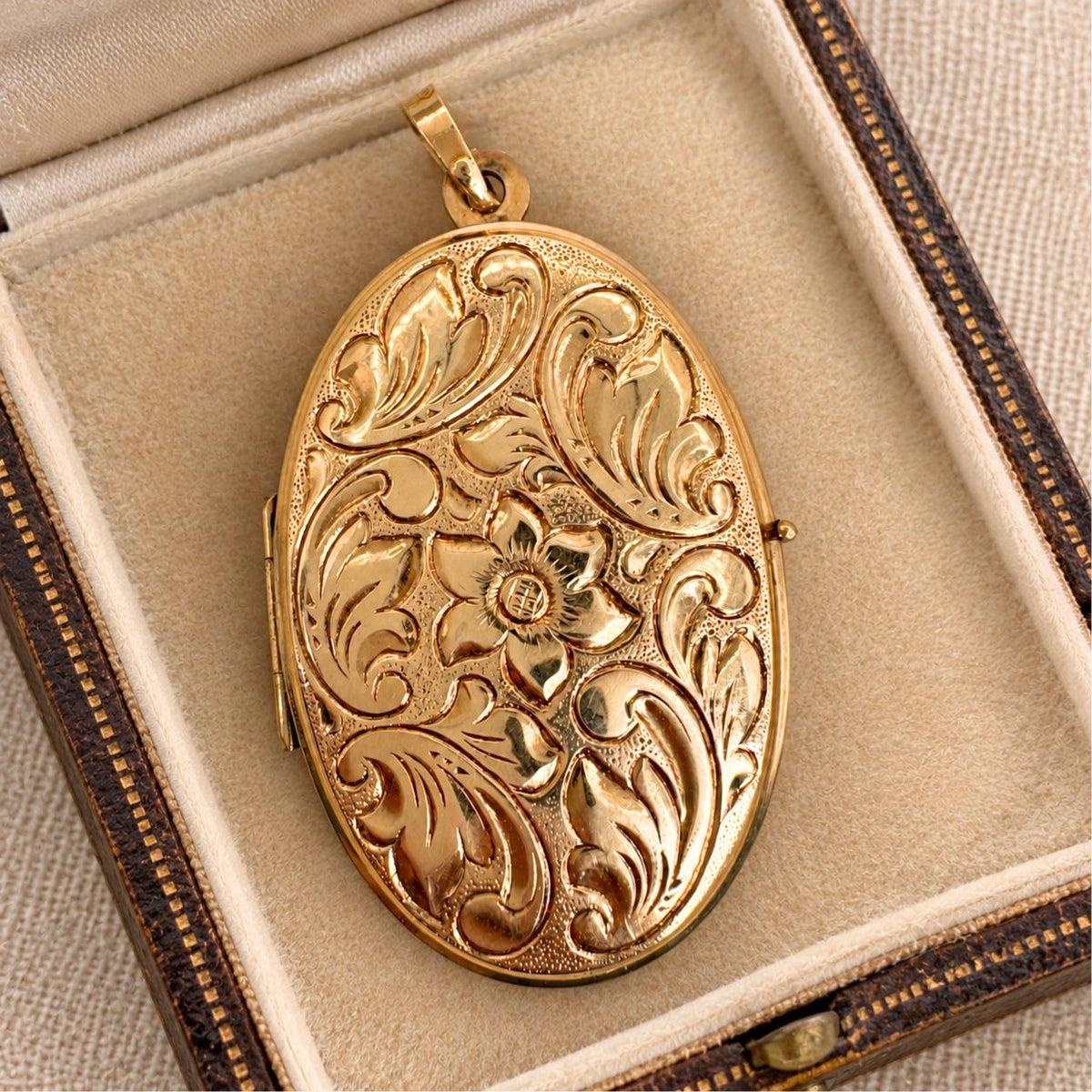 Mid Century 14k Yellow Gold Oval Locket