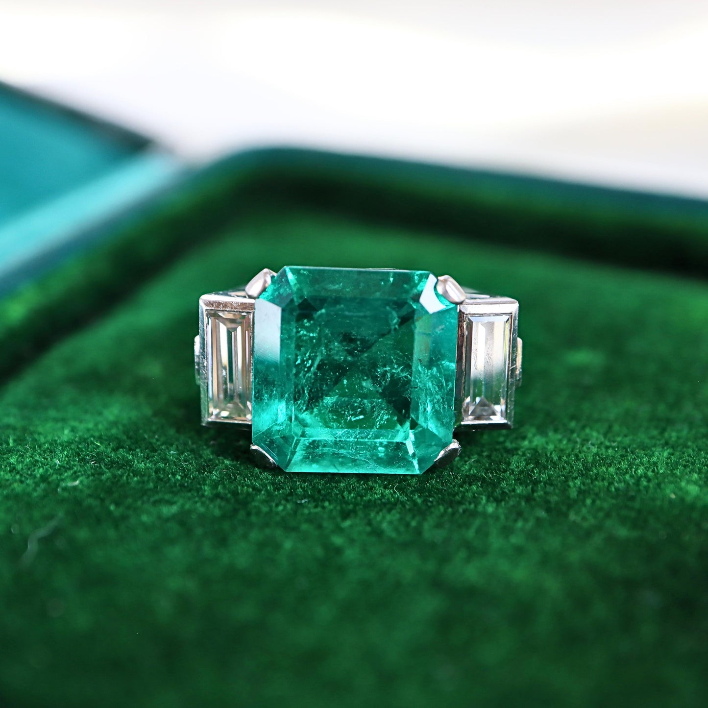 Late Art Deco AGL 4.52 Carat Colombian Emerald Platinum Ring