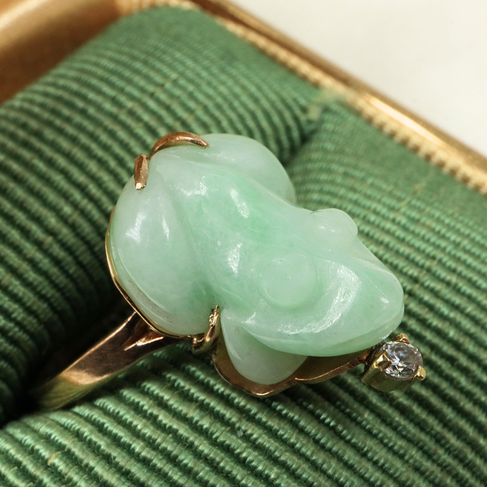 Vintage Jade Diamond 18k Yellow Gold Money Toad Ring