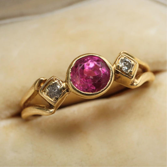 Vintage Ruby Diamond 18k Yellow Gold Ring