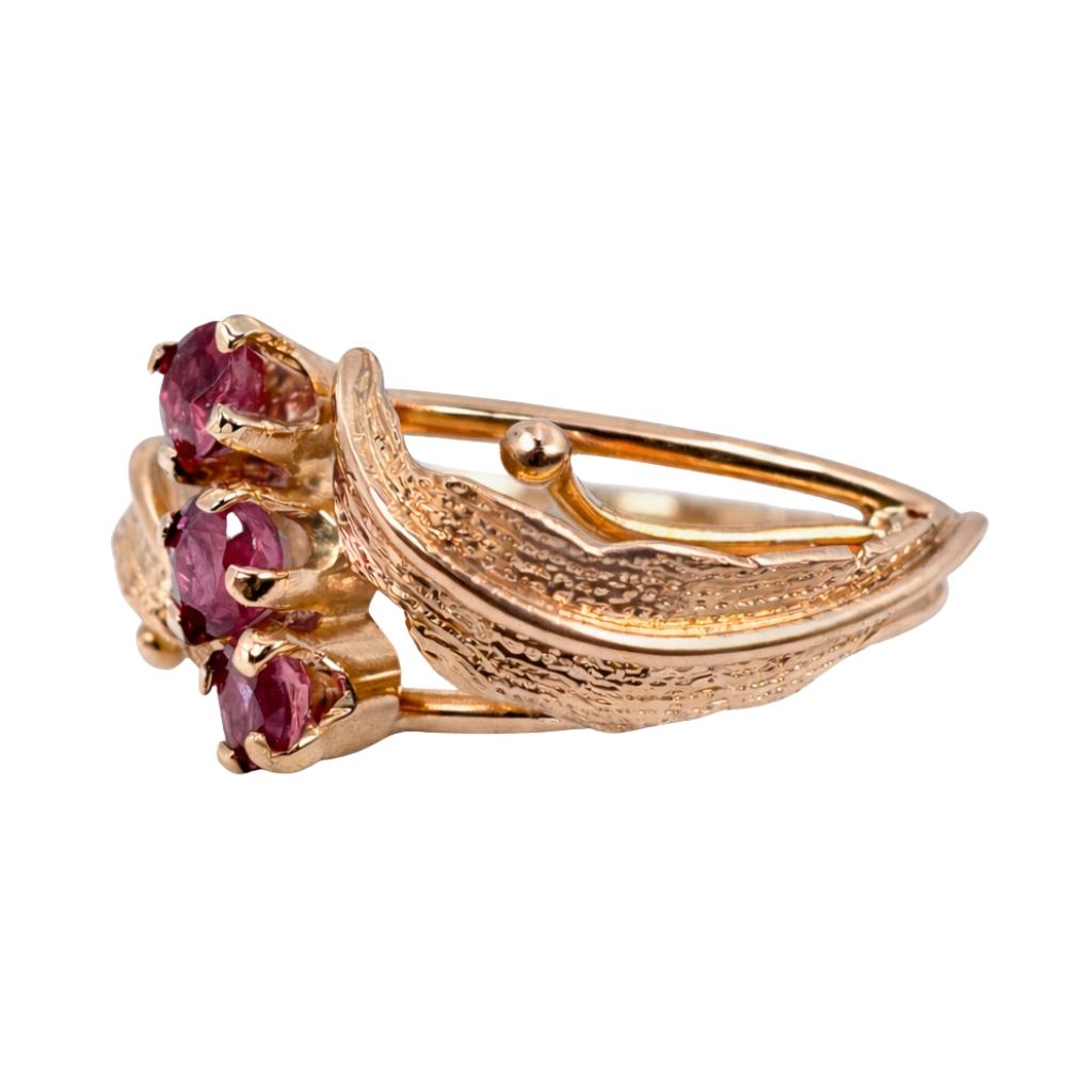 Vintage Ruby 18k Rose Gold Three Stone Ring