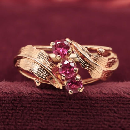 Vintage Ruby 18k Rose Gold Three Stone Ring
