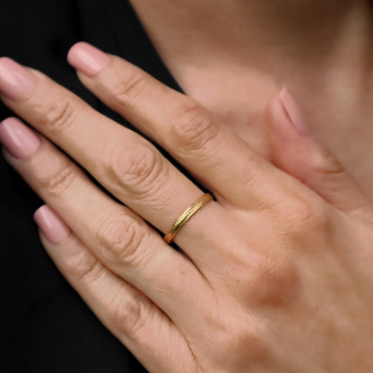 Vintage Italian 18k Yellow Gold Textured Band Ring
