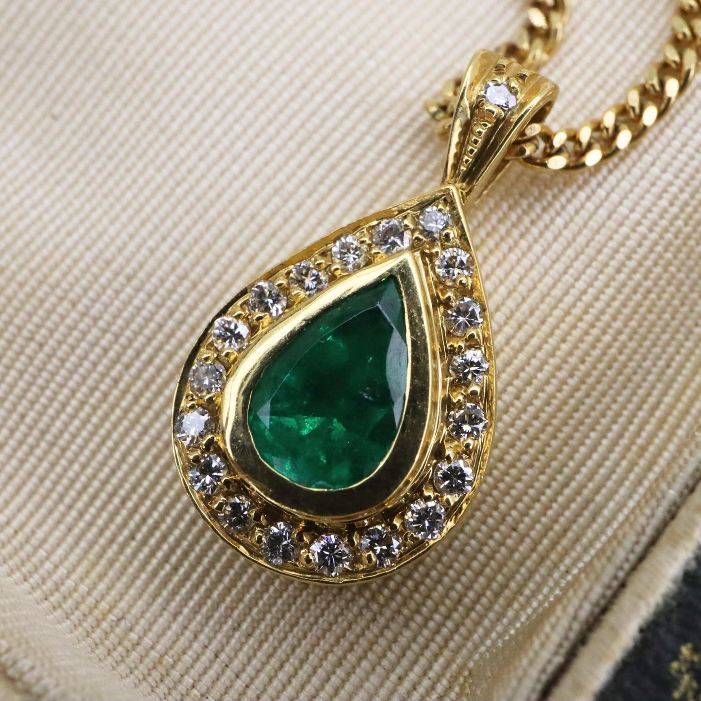 Vintage Emerald Diamond 18k Yellow Gold Necklace