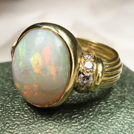 Vintage Opal Diamond 18k Yellow Gold Ring
