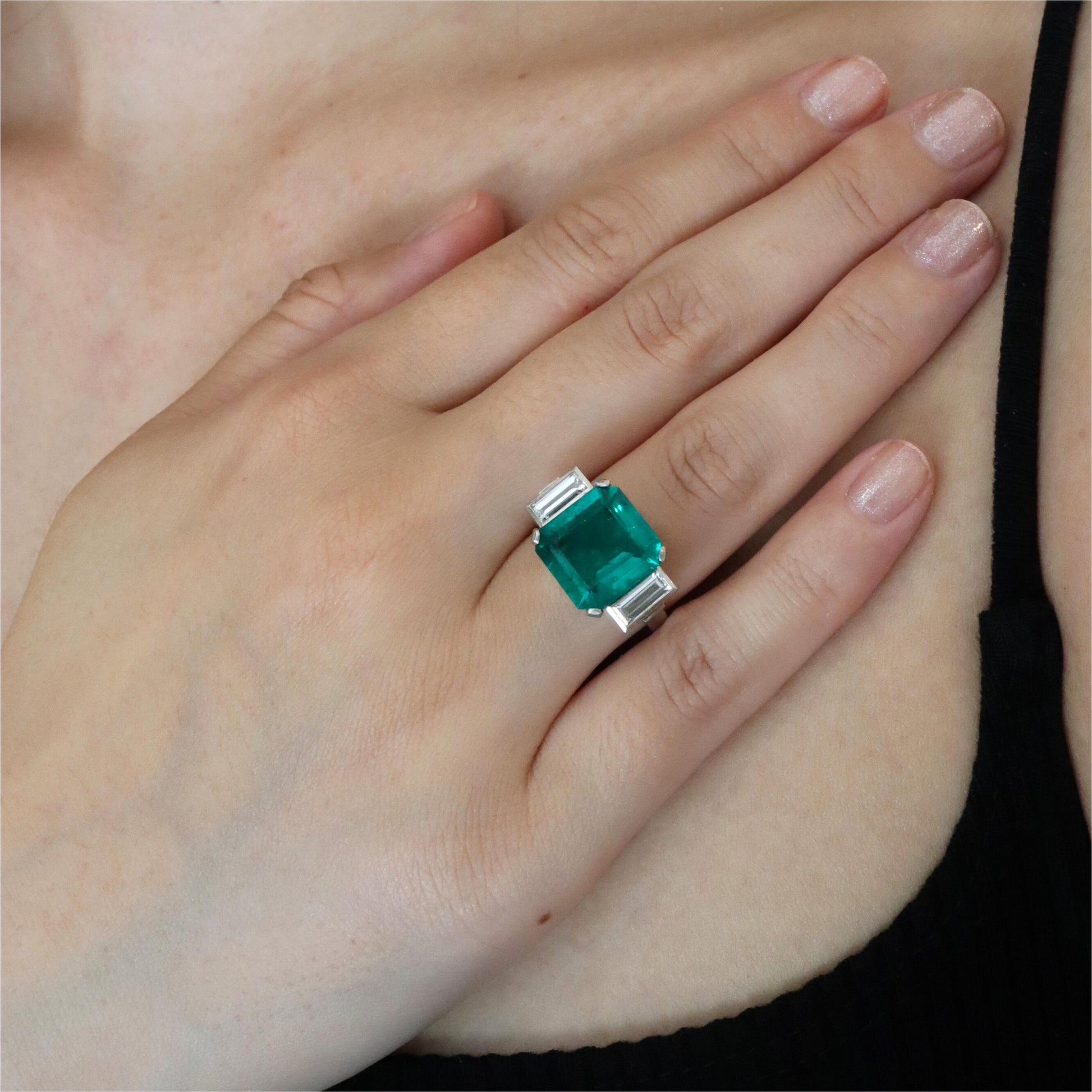 Late Art Deco AGL 4.52 Carat Colombian Emerald Platinum Ring