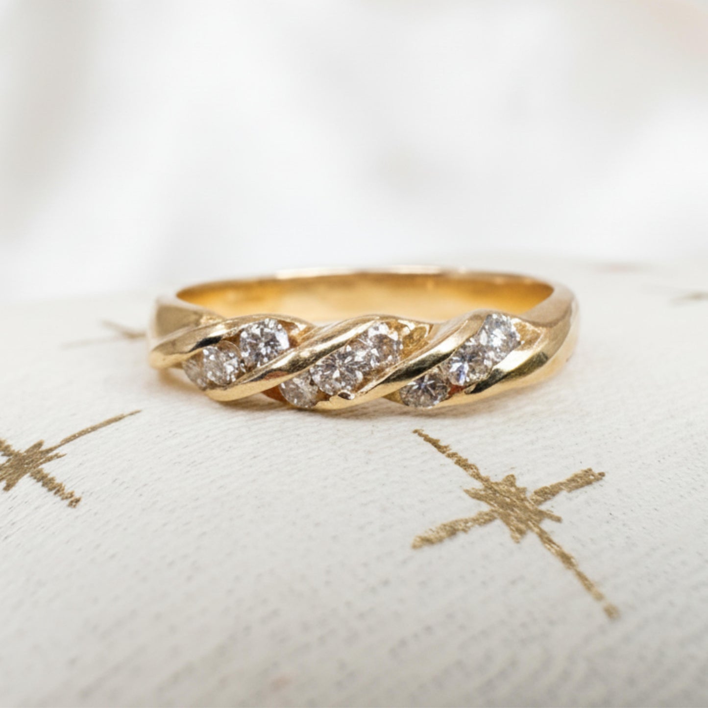 Vintage Diamond 14k Yellow Gold Twisted Band Ring