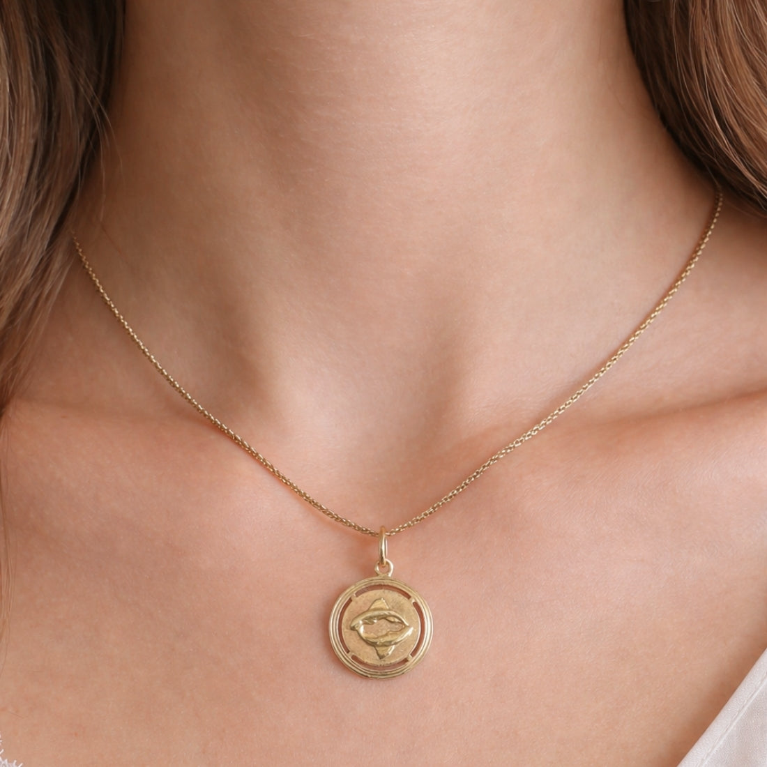 Mid Century Italian 18k Yellow Gold Pisces Zodiac Pendant