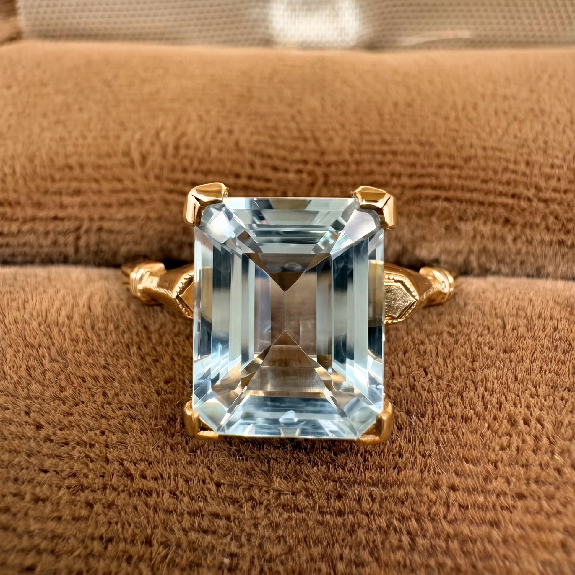 Retro Aquamarine 10k Yellow Gold Solitaire Ring