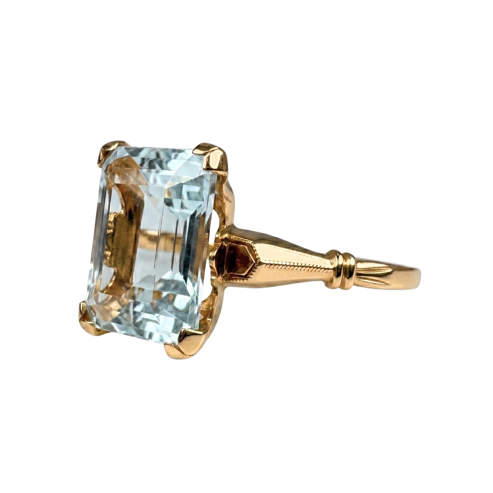 Retro Aquamarine 10k Yellow Gold Solitaire Ring