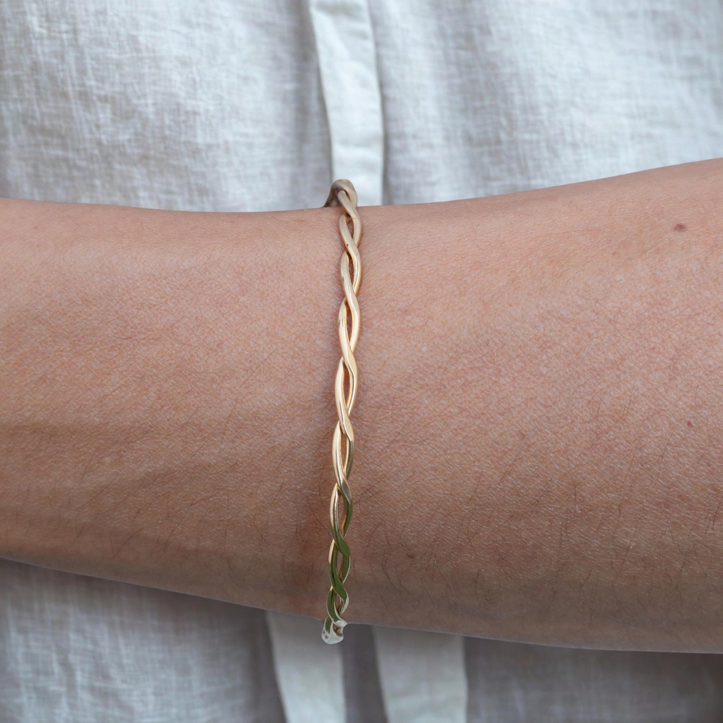 Vintage 14k Yellow Gold Twist Bangle