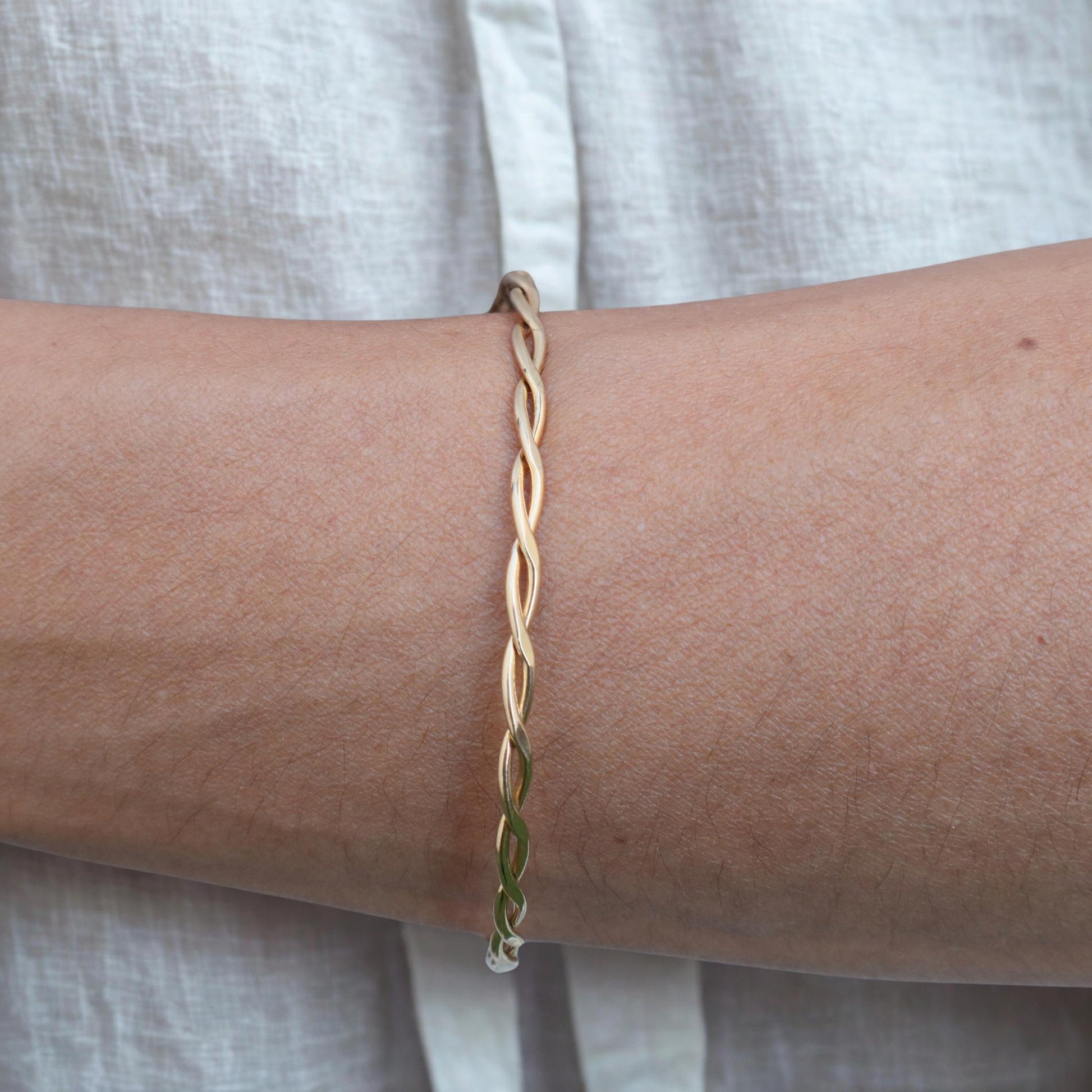 Vintage 14k Yellow Gold Twist Bangle
