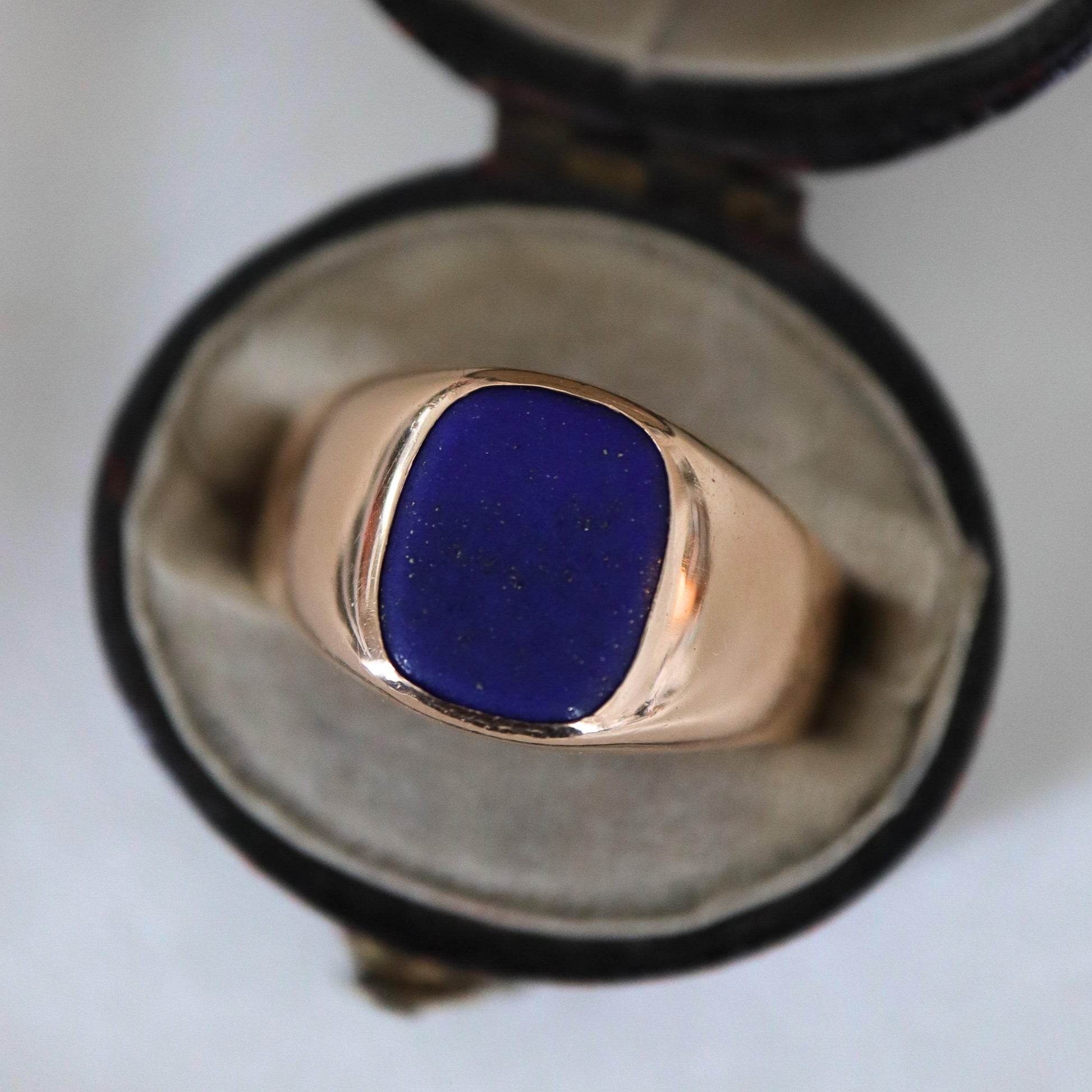 Antique 14k Yellow Gold Lapis Lazuli Signet Ring
